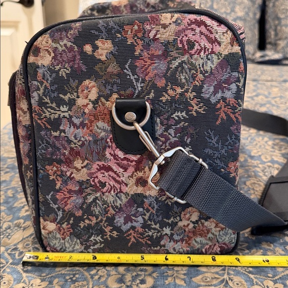 Floral Tapestry travel Bag - Picture 8 of 9